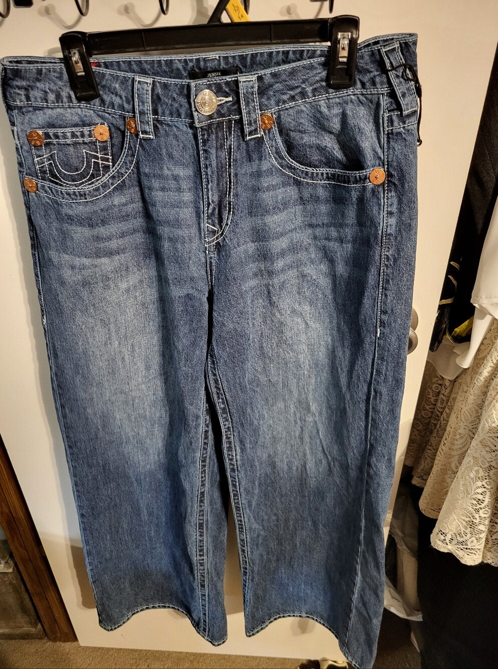 TRUE RELIGION JESSIE EMBROIDERED SUPER BAGGY JEANS SZ 28 NEW